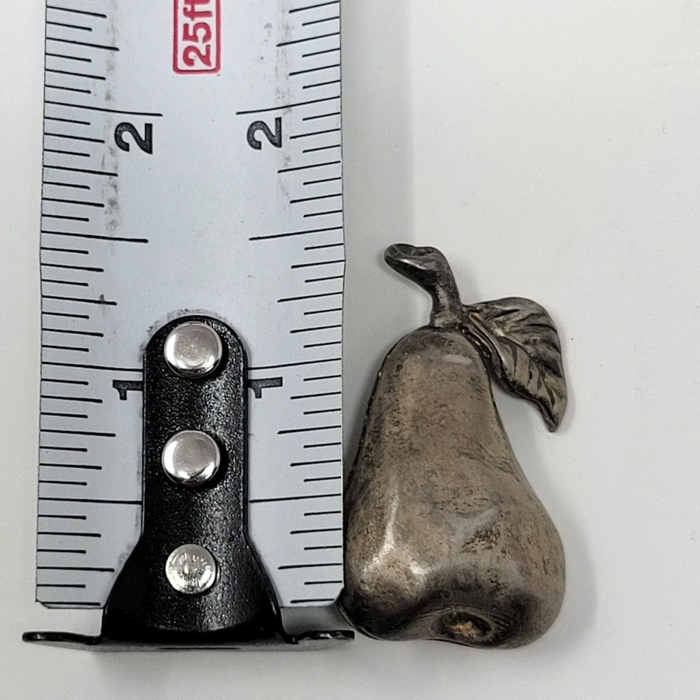 Vintage Silver Tone Pear Shaped Brooch Pin With‎ Leaf Design